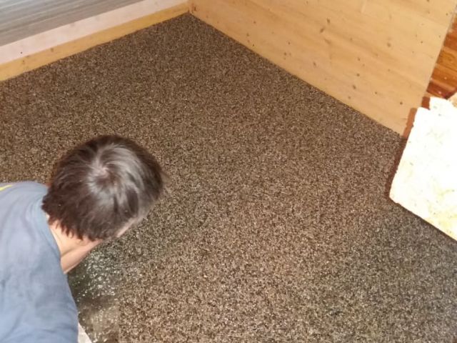 Kamenný koberec ve voliéře pro ptáky – foto 5
