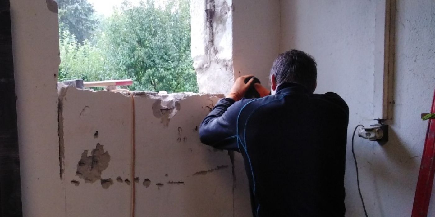 Vybourání otvoru a montáž dveří