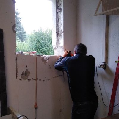 Vybourání otvoru a montáž dveří č.0