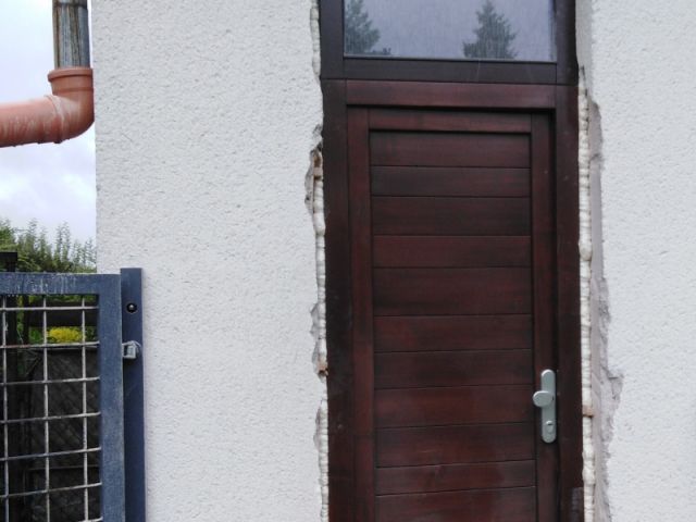 Vybourání otvoru a montáž dveří – foto 2