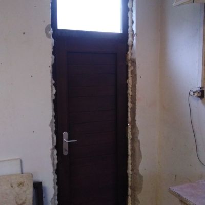 Vybourání otvoru a montáž dveří č.2