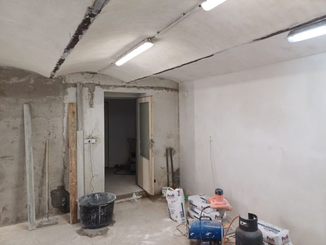 Rekonstrukce interiéru – nové omítky a instalace – foto 3