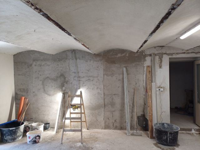 Rekonstrukce interiéru – nové omítky a instalace – foto 4