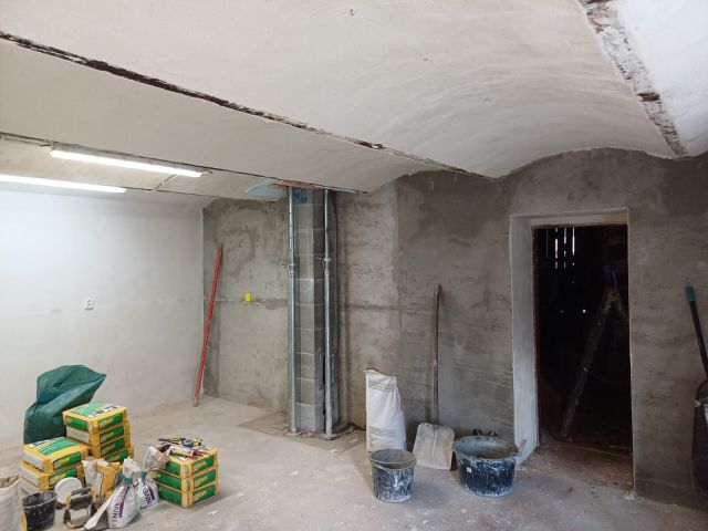 Rekonstrukce interiéru – nové omítky a instalace – foto 6