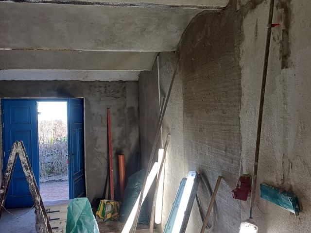 Rekonstrukce interiéru – nové omítky a instalace – foto 8