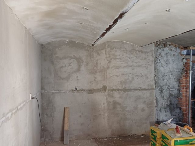 Rekonstrukce interiéru – nové omítky a instalace – foto 9