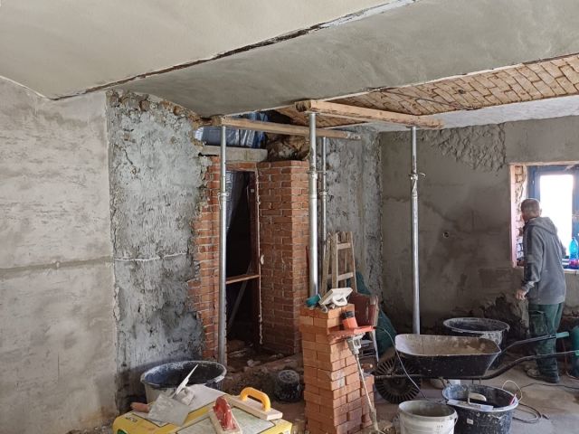 Rekonstrukce interiéru – nové omítky a instalace – foto 11