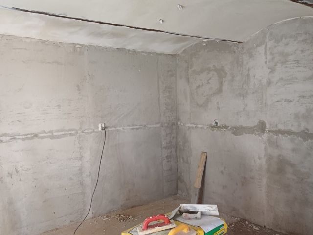 Rekonstrukce interiéru – nové omítky a instalace – foto 13
