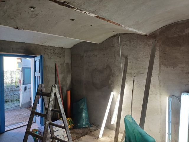 Rekonstrukce interiéru – nové omítky a instalace – foto 16