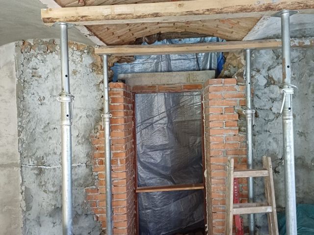 Rekonstrukce interiéru – nové omítky a instalace – foto 17
