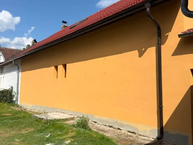 Rekonstrukce chalupy – fasáda, střecha a interiér – foto 3