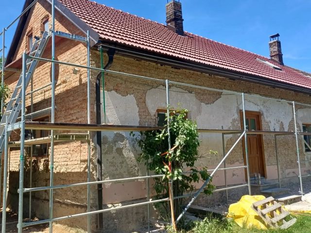 Rekonstrukce chalupy – fasáda, střecha a interiér – foto 4