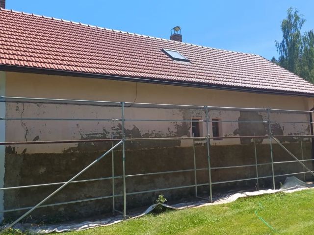 Rekonstrukce chalupy – fasáda, střecha a interiér – foto 5